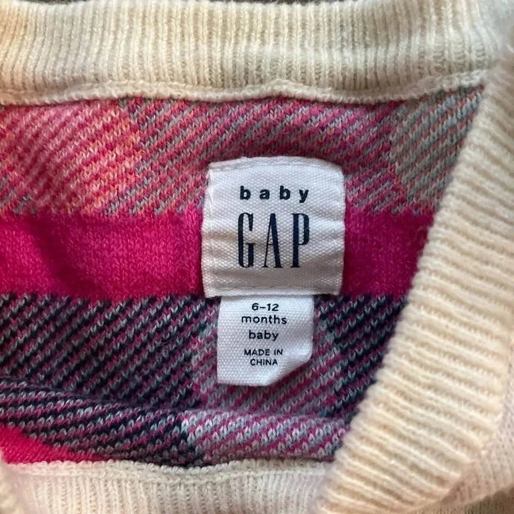 Gap baby long sleeve fleece polka dot footsie sleeper size 6-12 months
